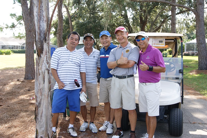 Golfers Posing w/ Team